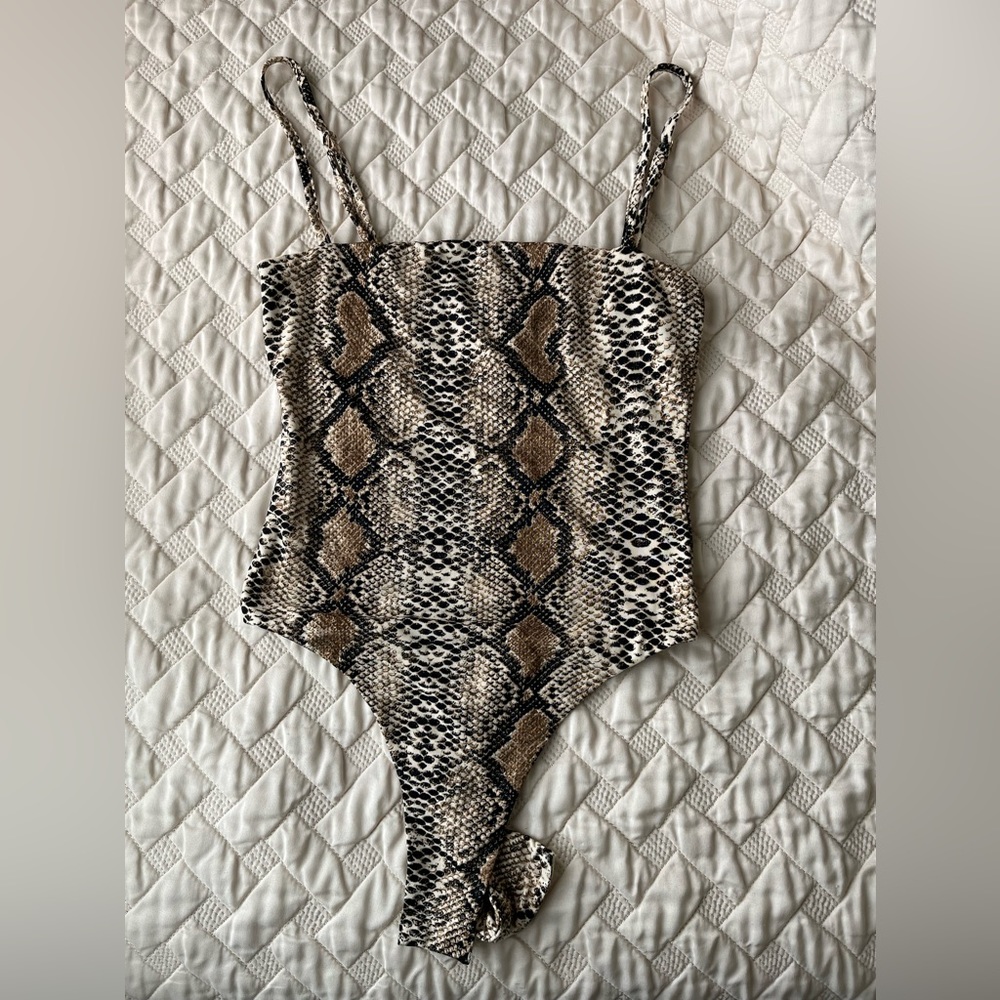 OOTDFASH SNAKE PRINT BODYSUIT SMALL
